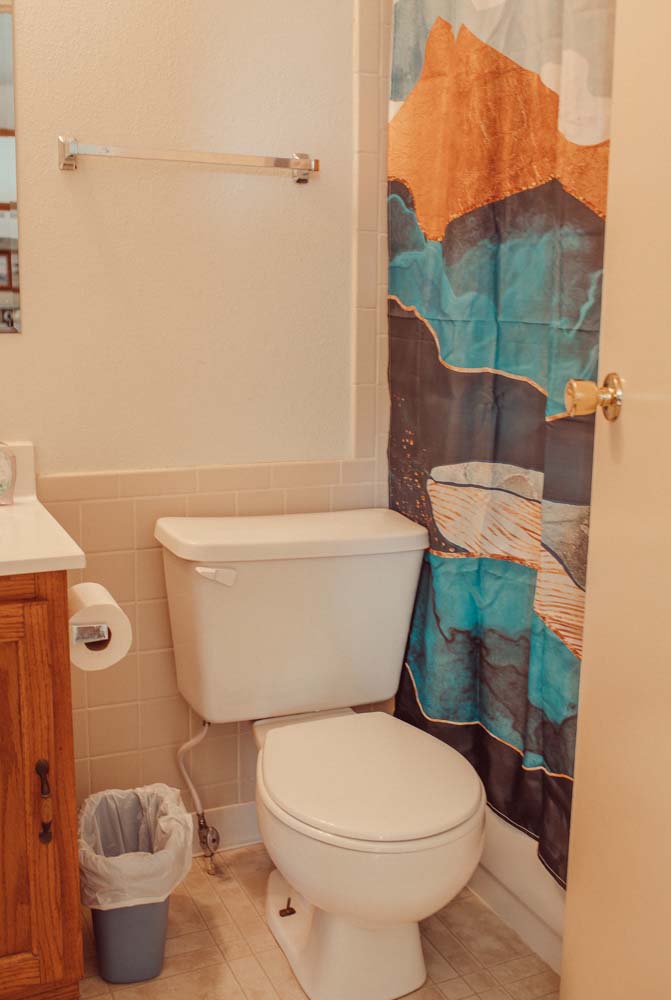 photo of hotel-style bathroom